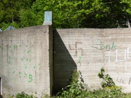 Diese Mauer stand auf dem Spielplatz der Klinge - noch im Jahr 2007 - nach Timos Rückführung